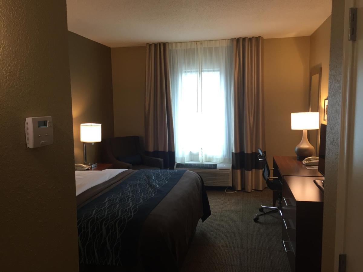 Comfort Inn & Suites Lynchburg Airport - University Area Bagian luar foto