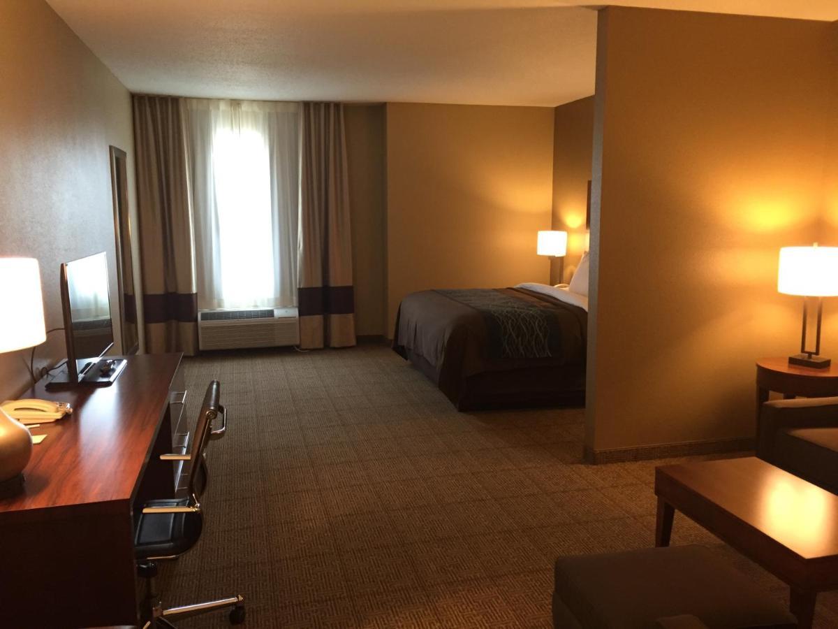 Comfort Inn & Suites Lynchburg Airport - University Area Bagian luar foto