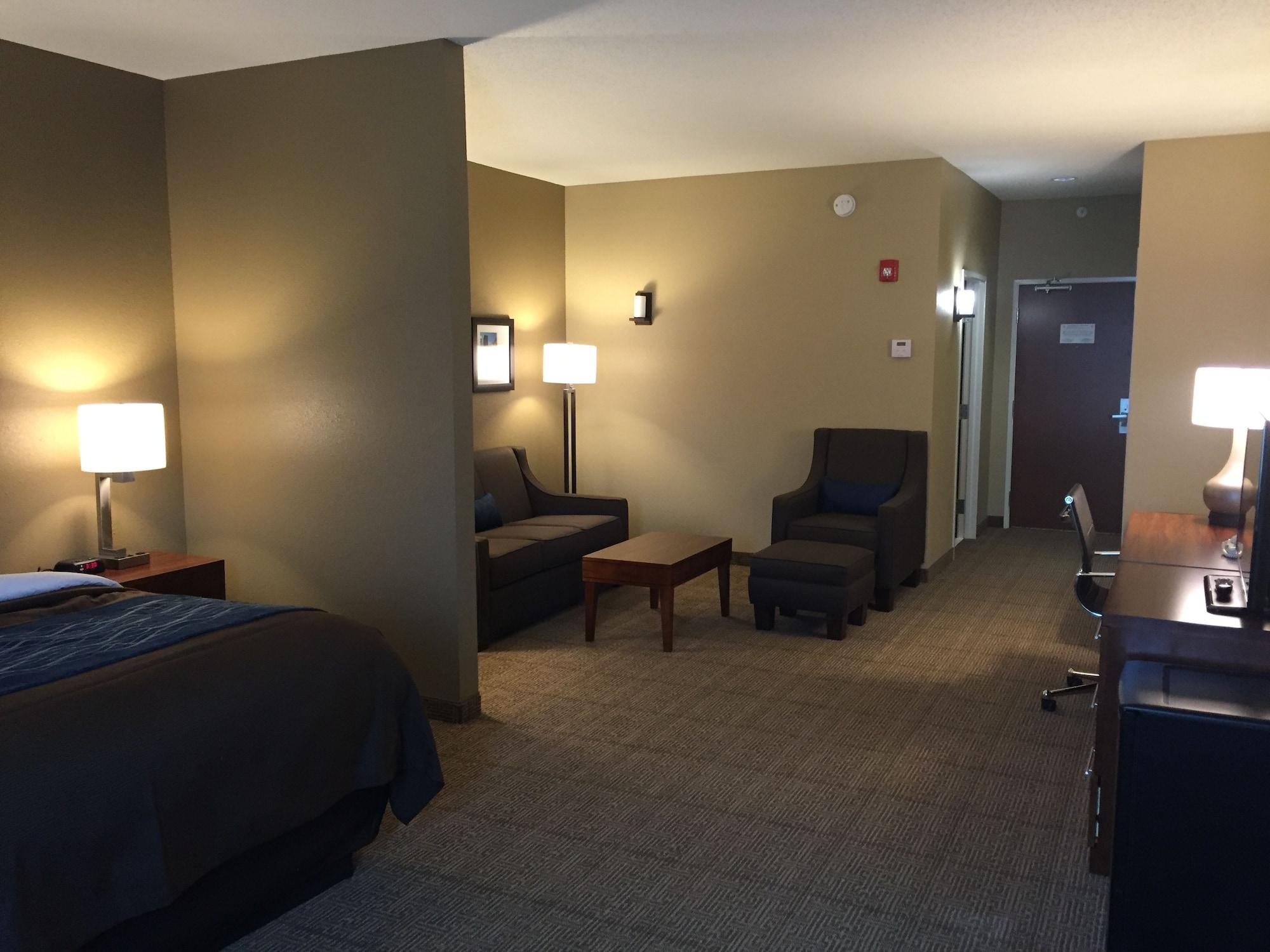 Comfort Inn & Suites Lynchburg Airport - University Area Bagian luar foto