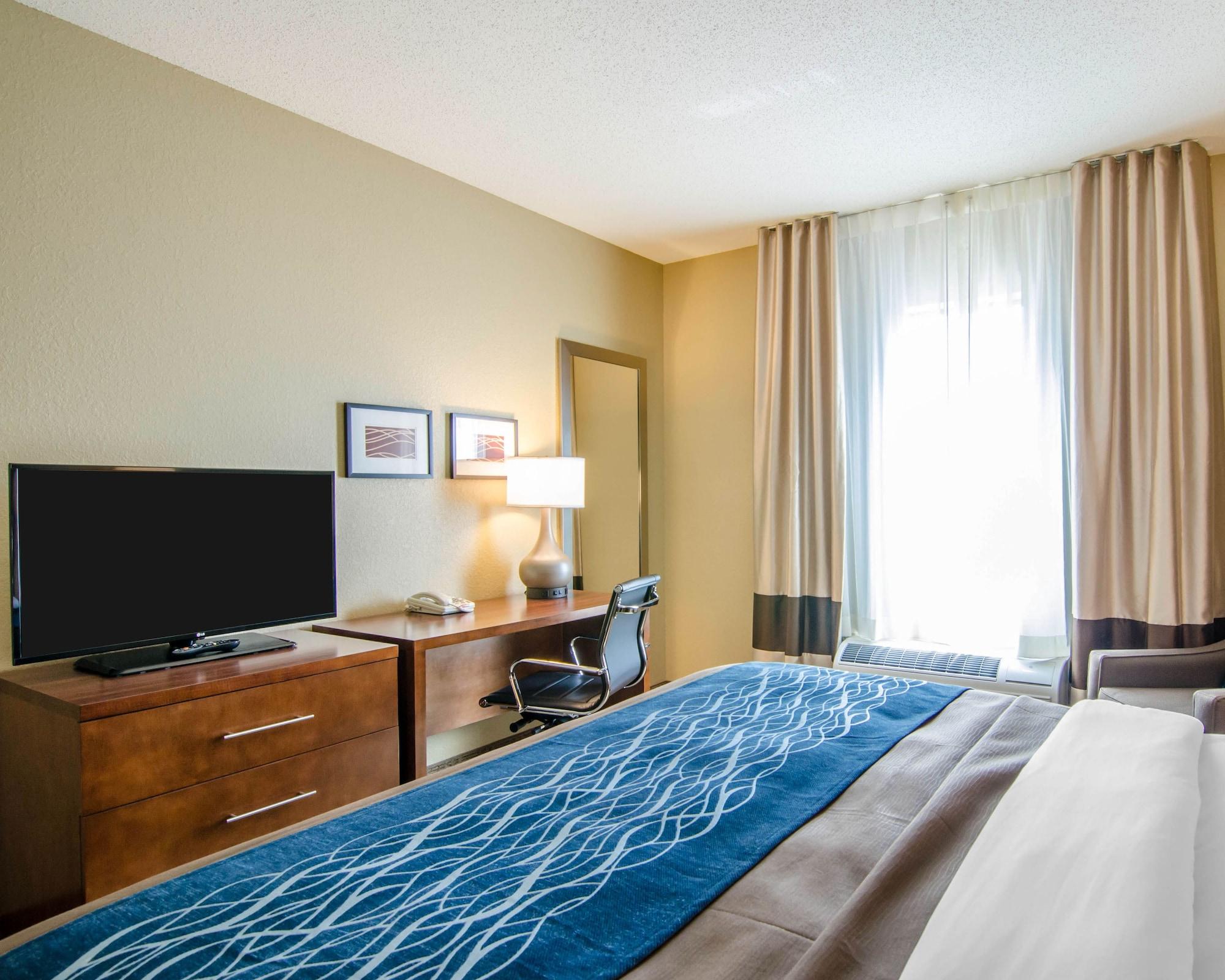 Comfort Inn & Suites Lynchburg Airport - University Area Bagian luar foto