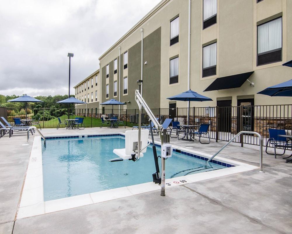 Comfort Inn & Suites Lynchburg Airport - University Area Bagian luar foto