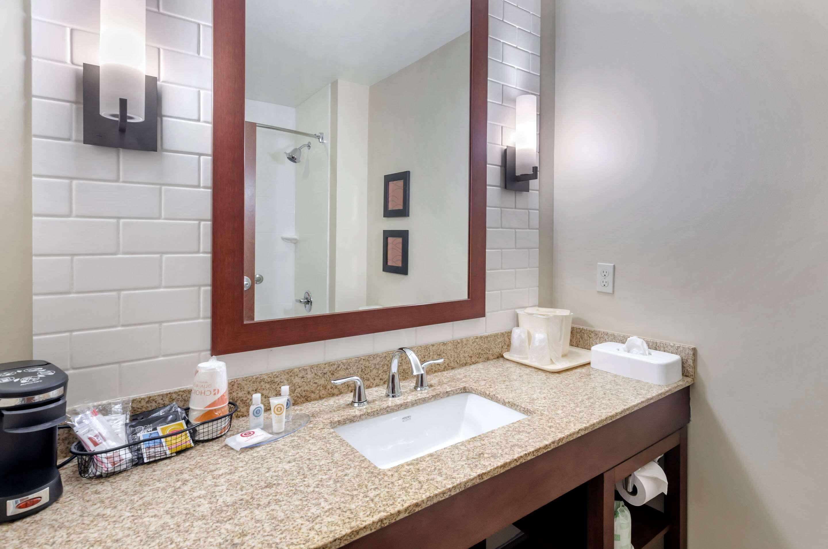 Comfort Inn & Suites Lynchburg Airport - University Area Bagian luar foto