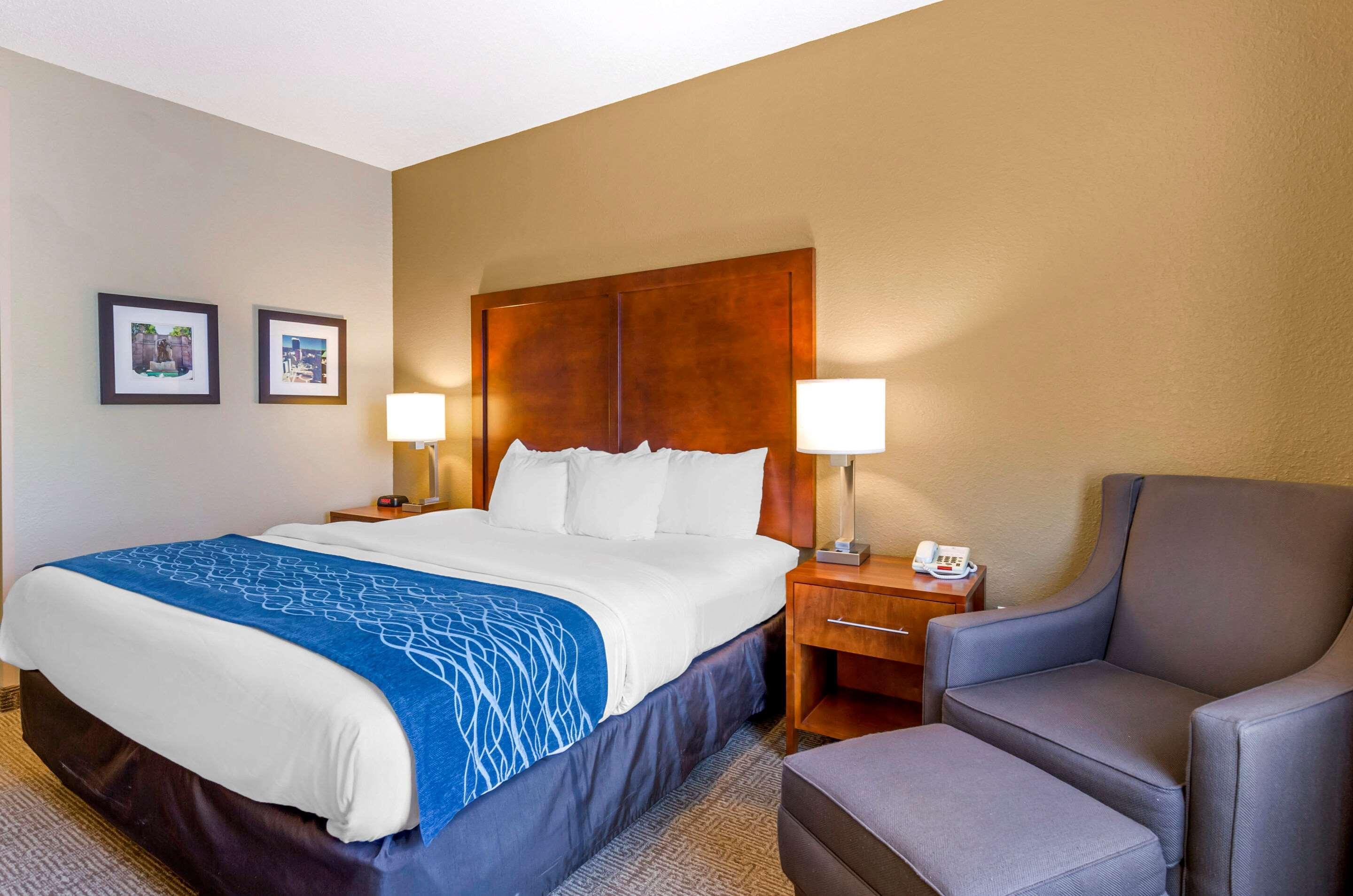 Comfort Inn & Suites Lynchburg Airport - University Area Bagian luar foto