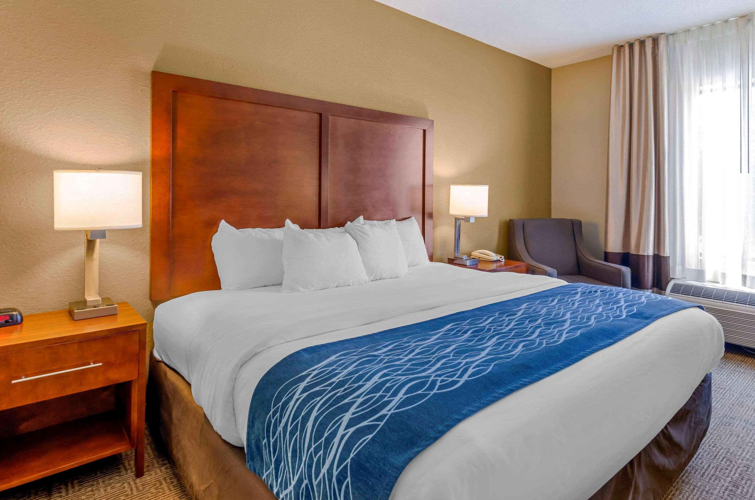 Comfort Inn & Suites Lynchburg Airport - University Area Bagian luar foto