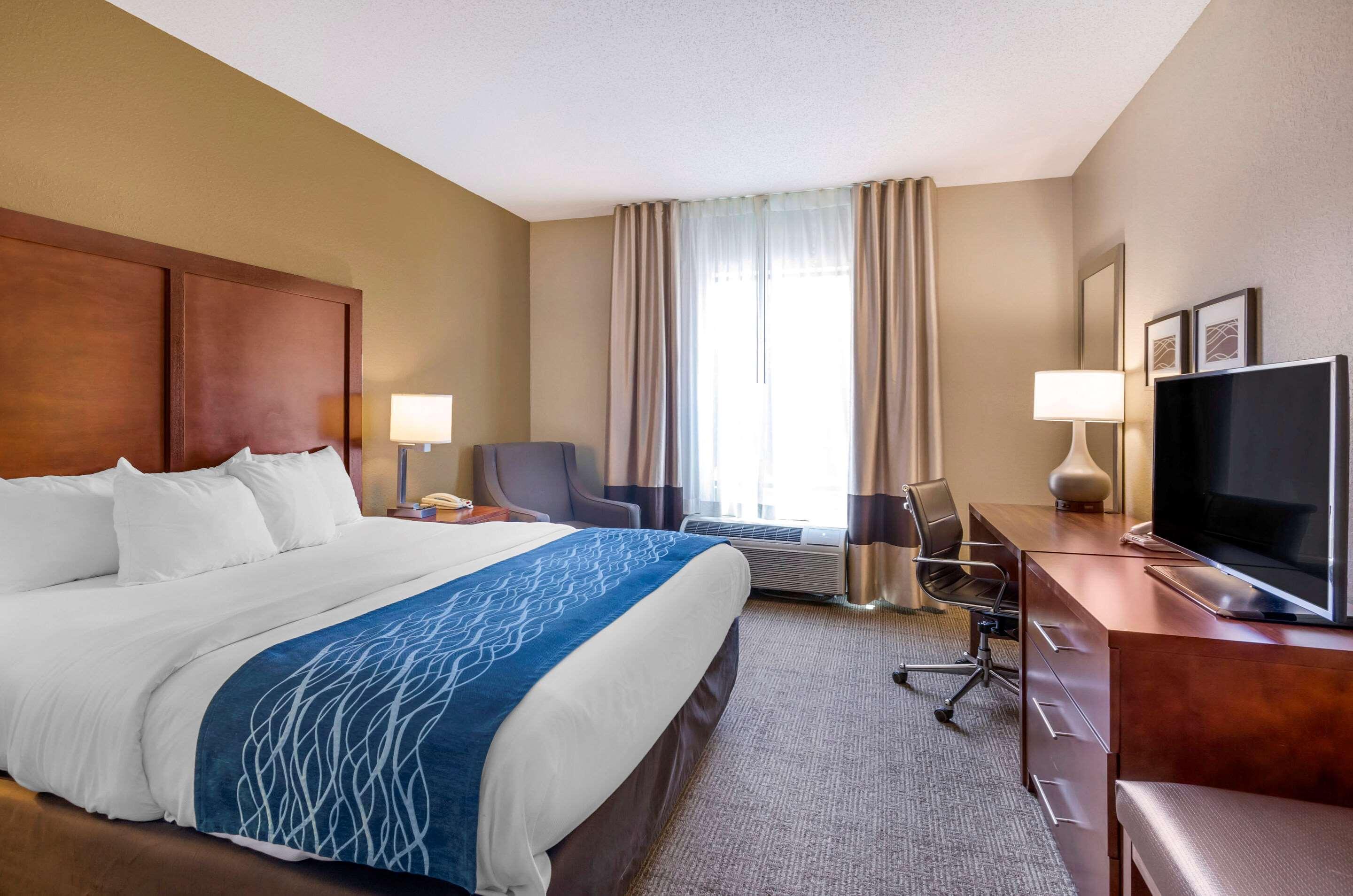 Comfort Inn & Suites Lynchburg Airport - University Area Bagian luar foto