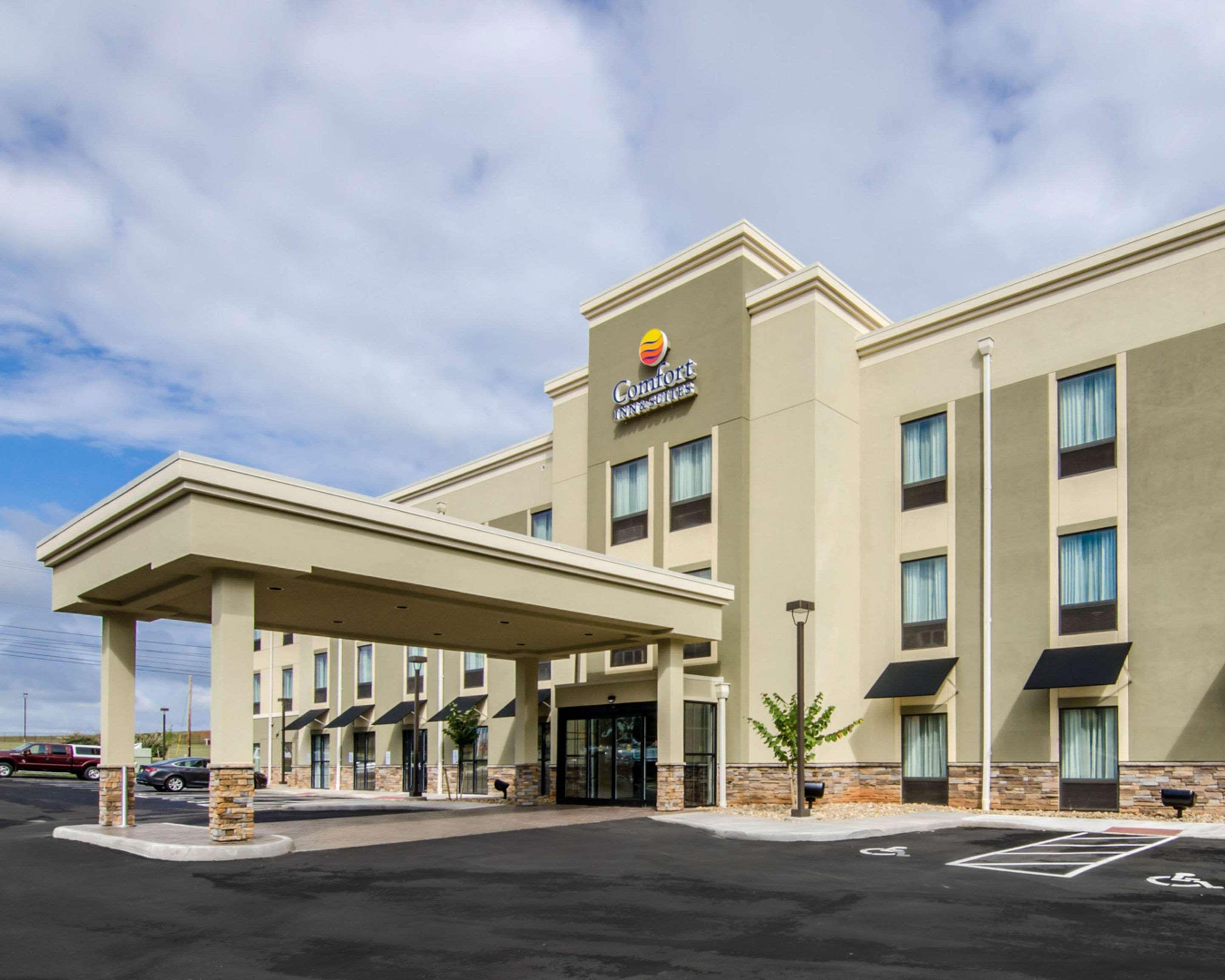 Comfort Inn & Suites Lynchburg Airport - University Area Bagian luar foto