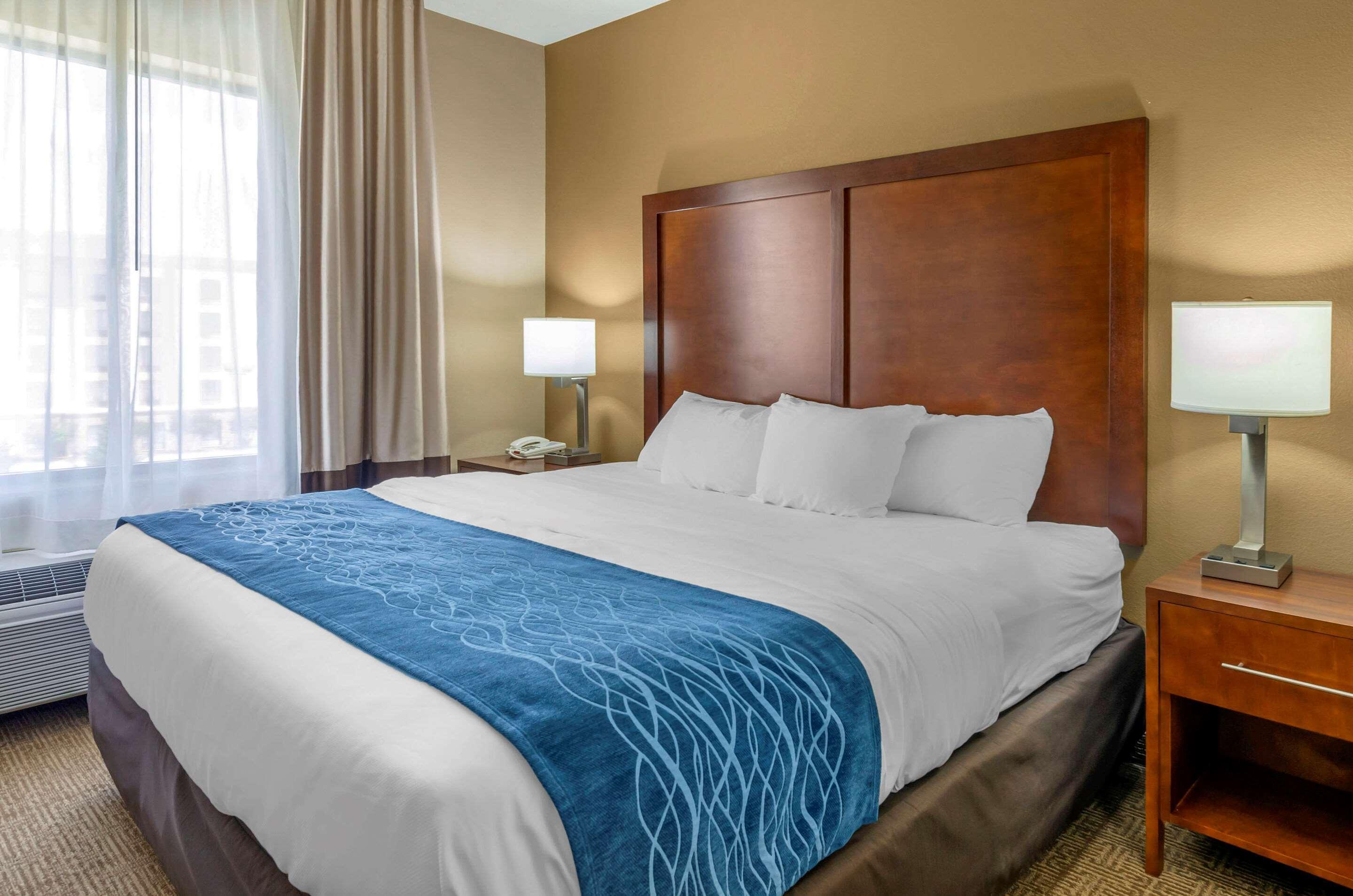 Comfort Inn & Suites Lynchburg Airport - University Area Bagian luar foto