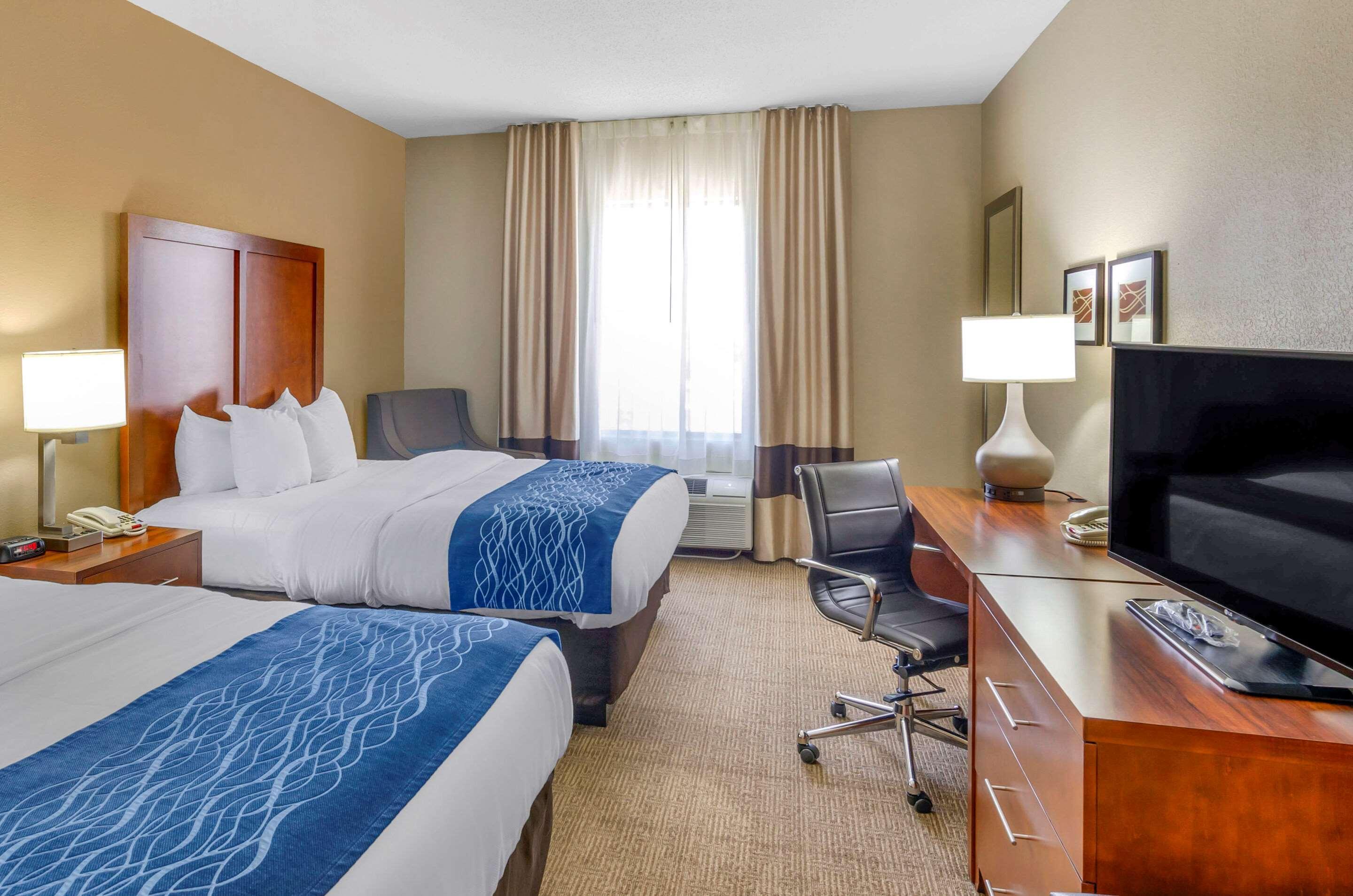 Comfort Inn & Suites Lynchburg Airport - University Area Bagian luar foto