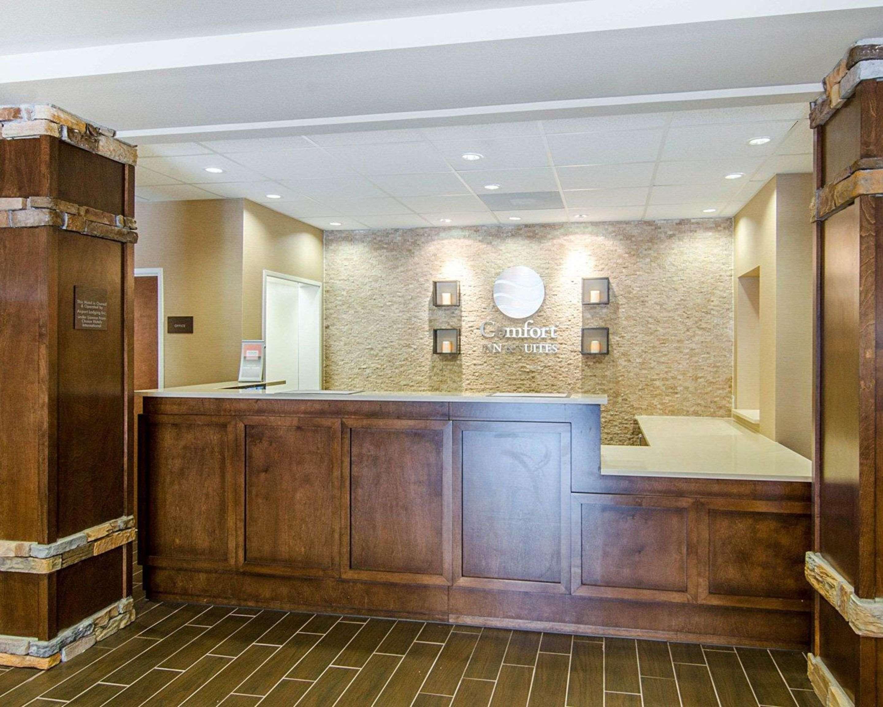 Comfort Inn & Suites Lynchburg Airport - University Area Bagian luar foto