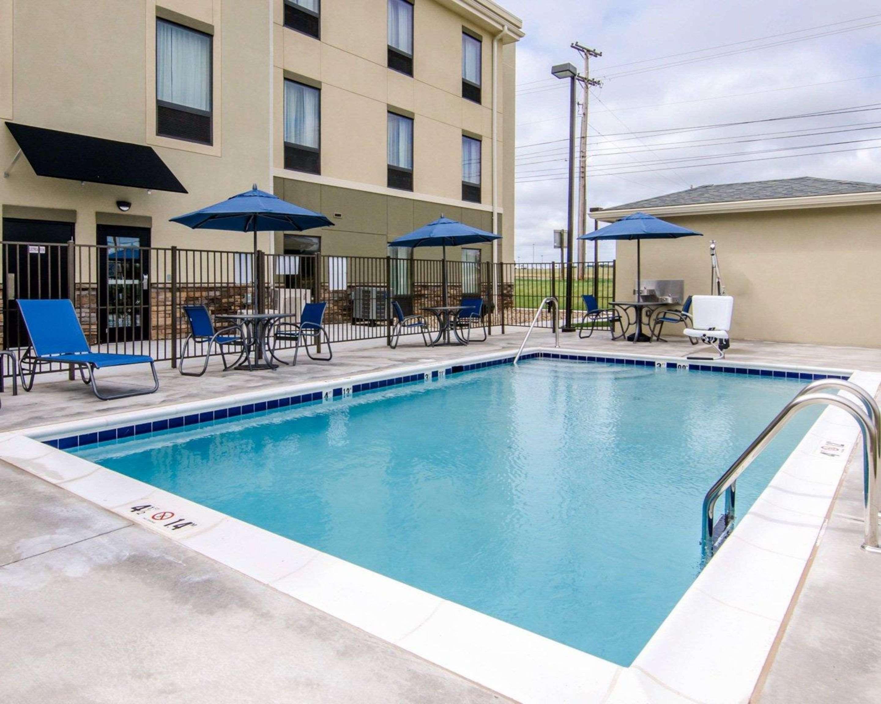 Comfort Inn & Suites Lynchburg Airport - University Area Bagian luar foto