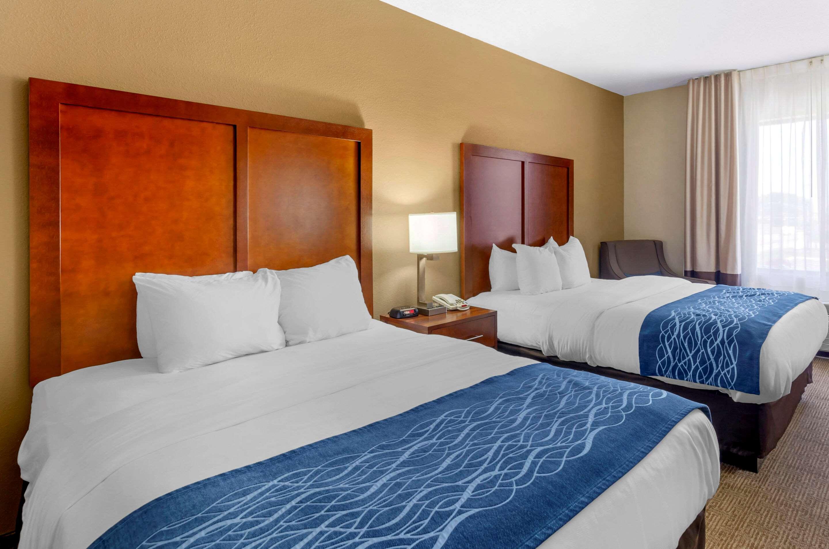 Comfort Inn & Suites Lynchburg Airport - University Area Bagian luar foto