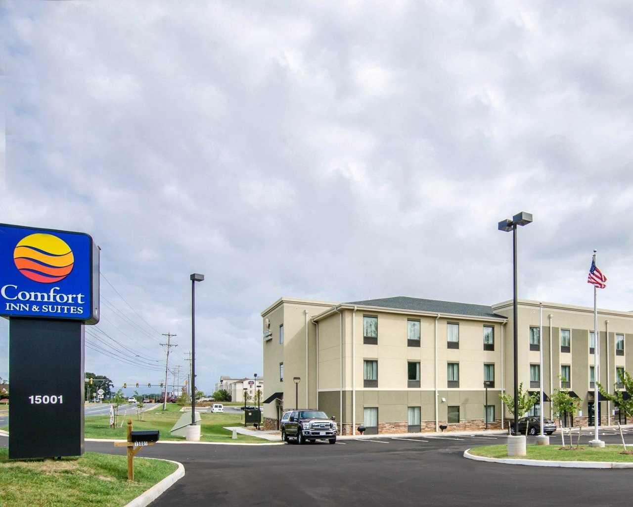 Comfort Inn & Suites Lynchburg Airport - University Area Bagian luar foto