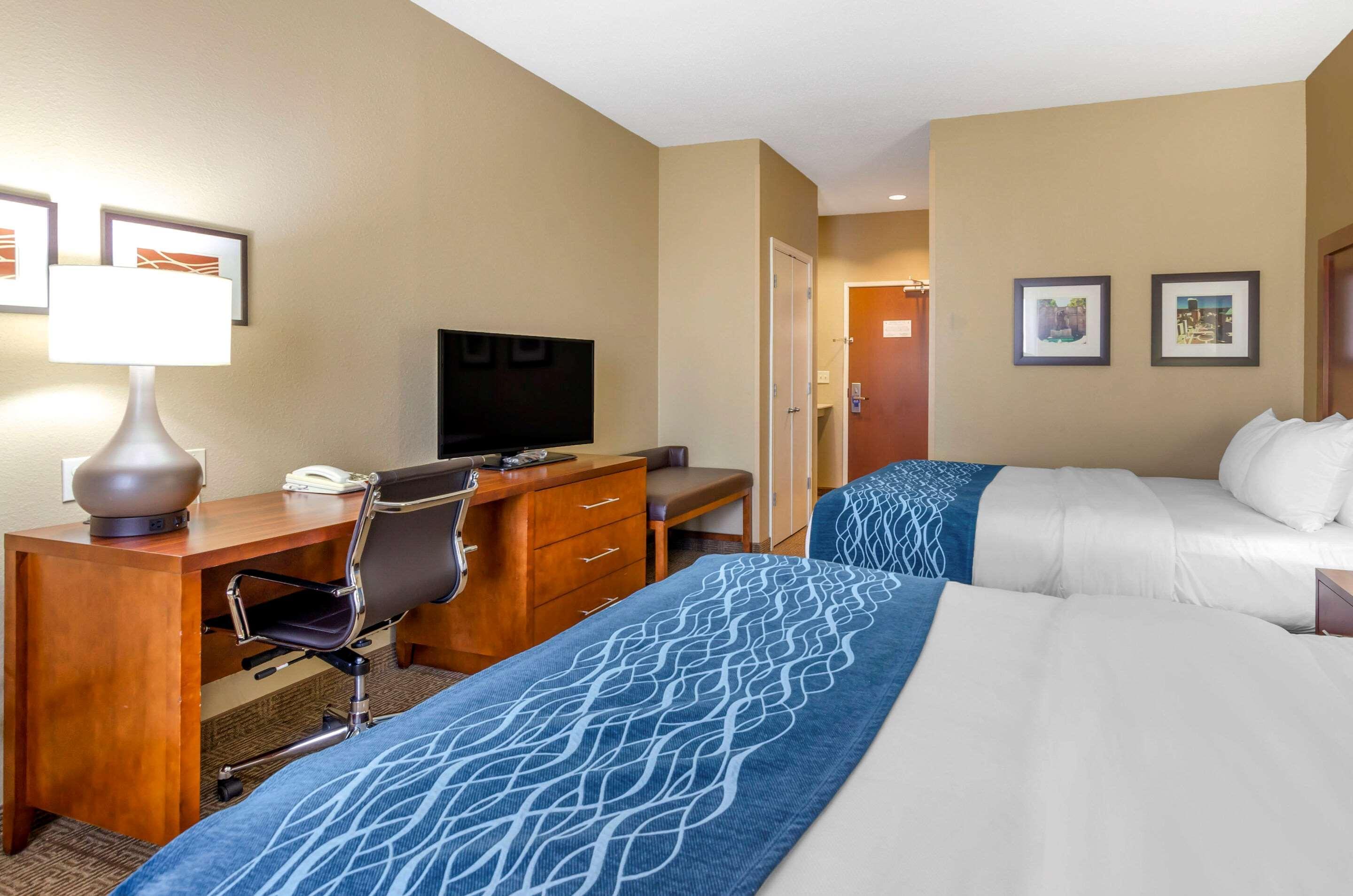 Comfort Inn & Suites Lynchburg Airport - University Area Bagian luar foto