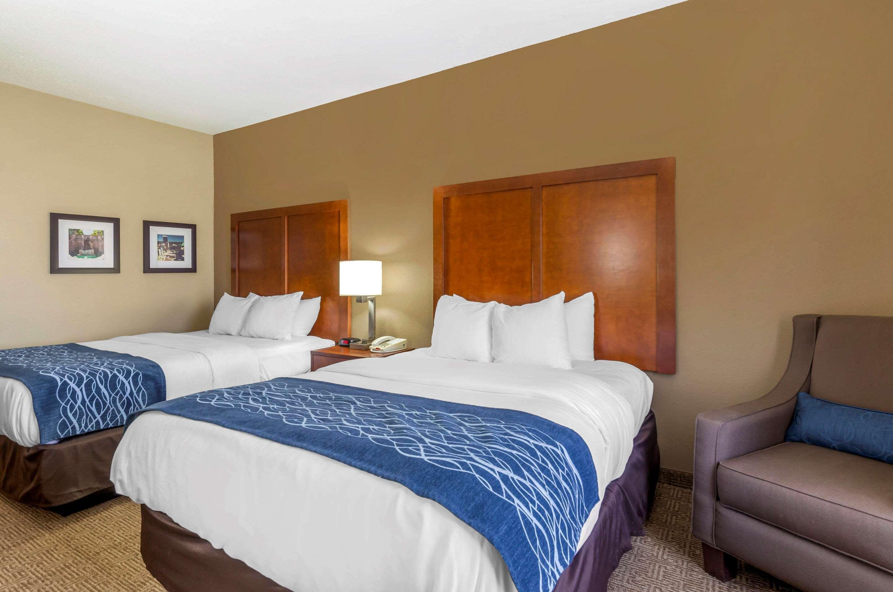 Comfort Inn & Suites Lynchburg Airport - University Area Bagian luar foto