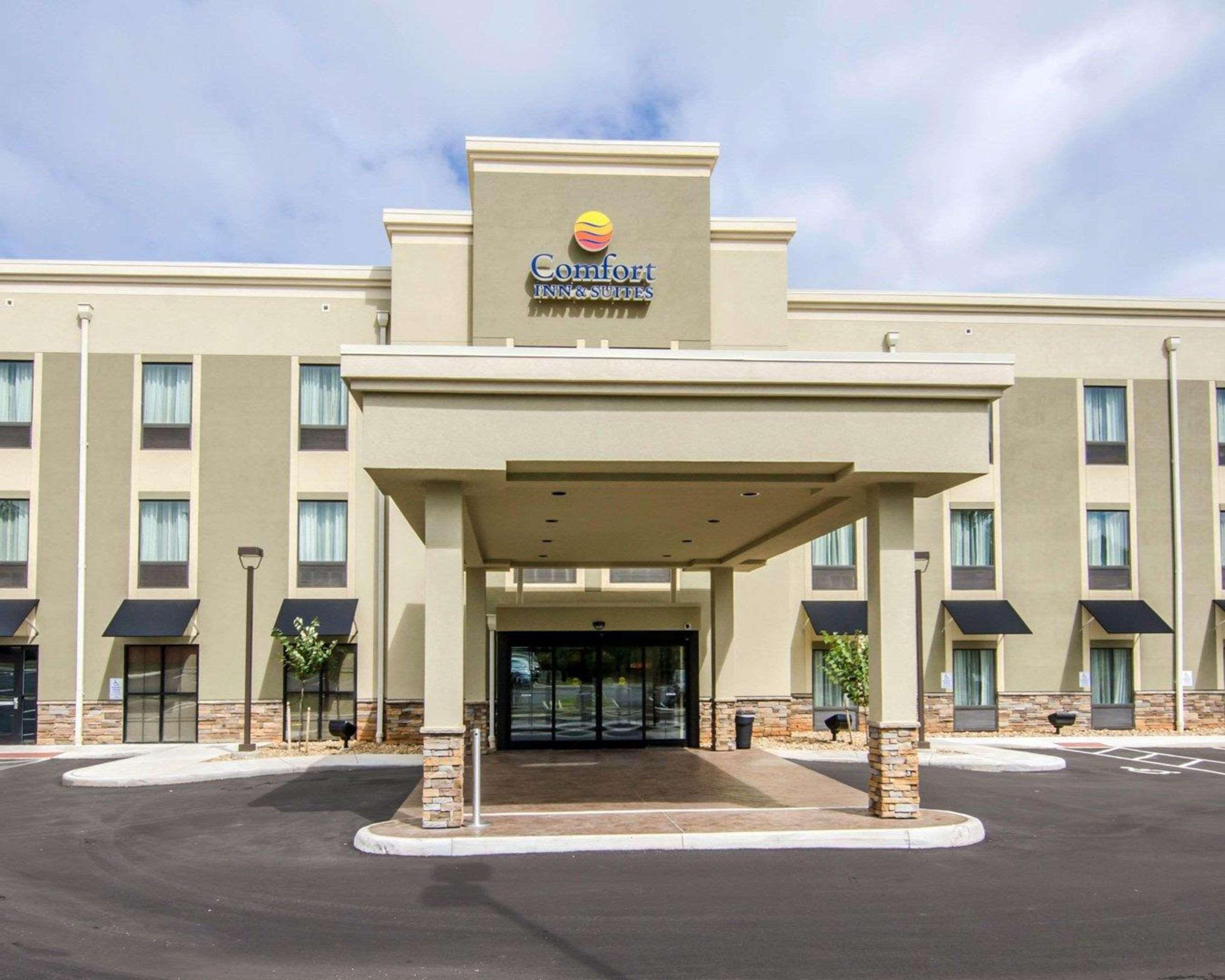 Comfort Inn & Suites Lynchburg Airport - University Area Bagian luar foto