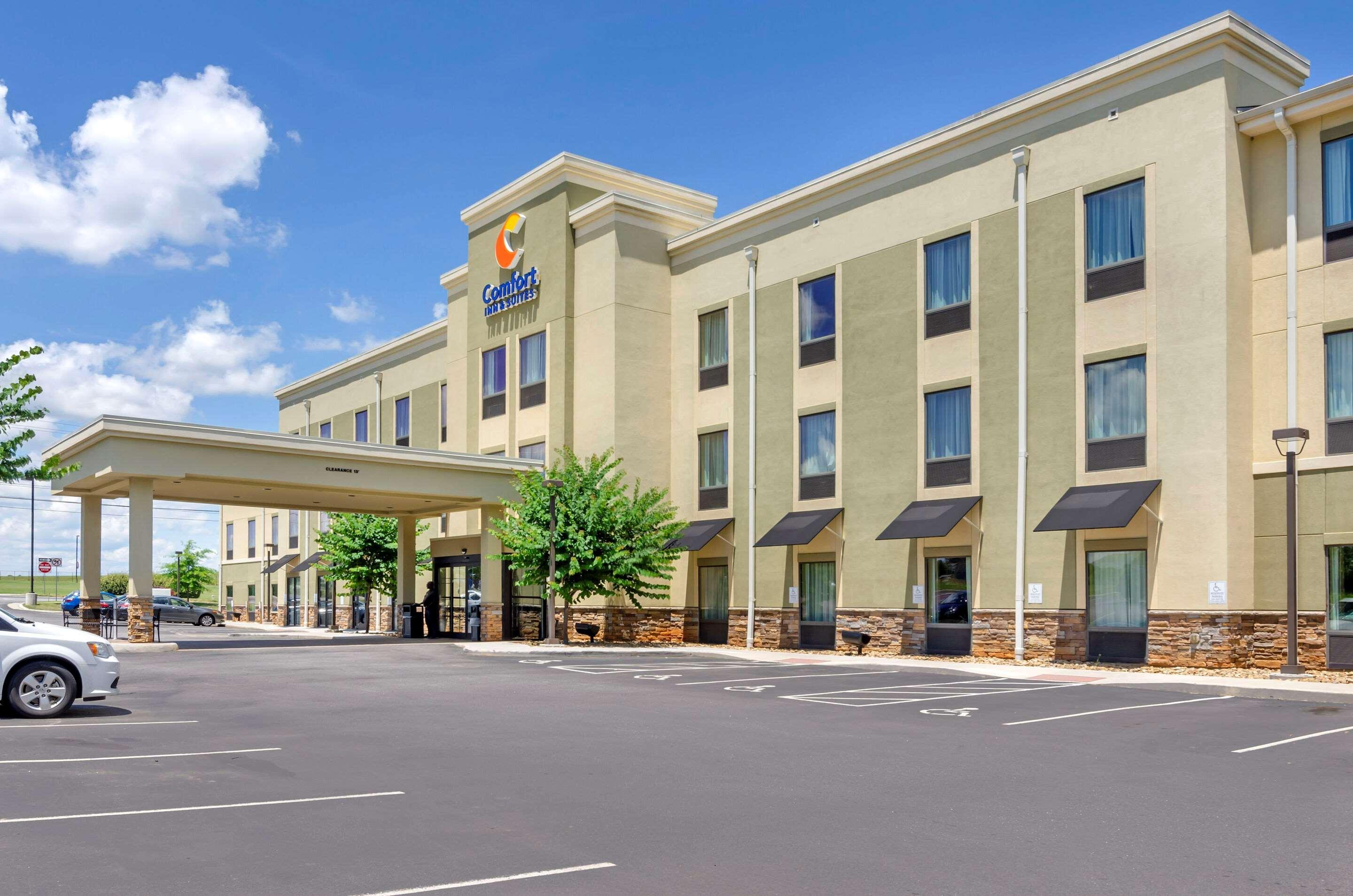 Comfort Inn & Suites Lynchburg Airport - University Area Bagian luar foto