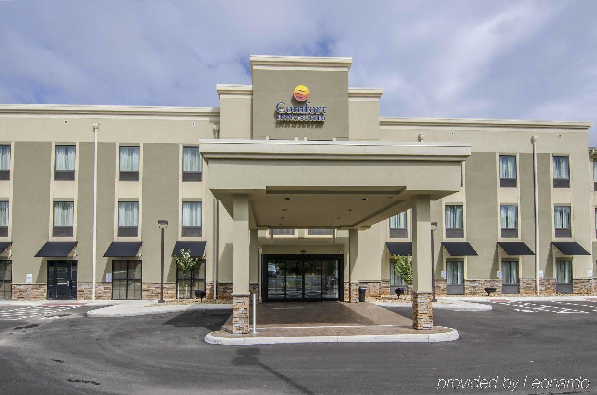 Comfort Inn & Suites Lynchburg Airport - University Area Bagian luar foto