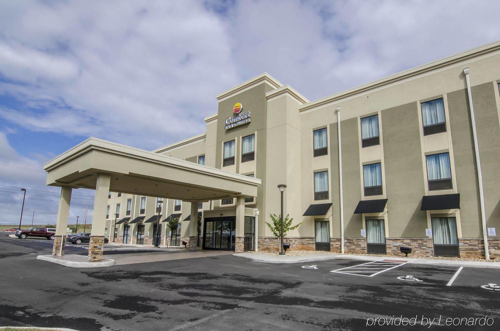 Comfort Inn & Suites Lynchburg Airport - University Area Bagian luar foto