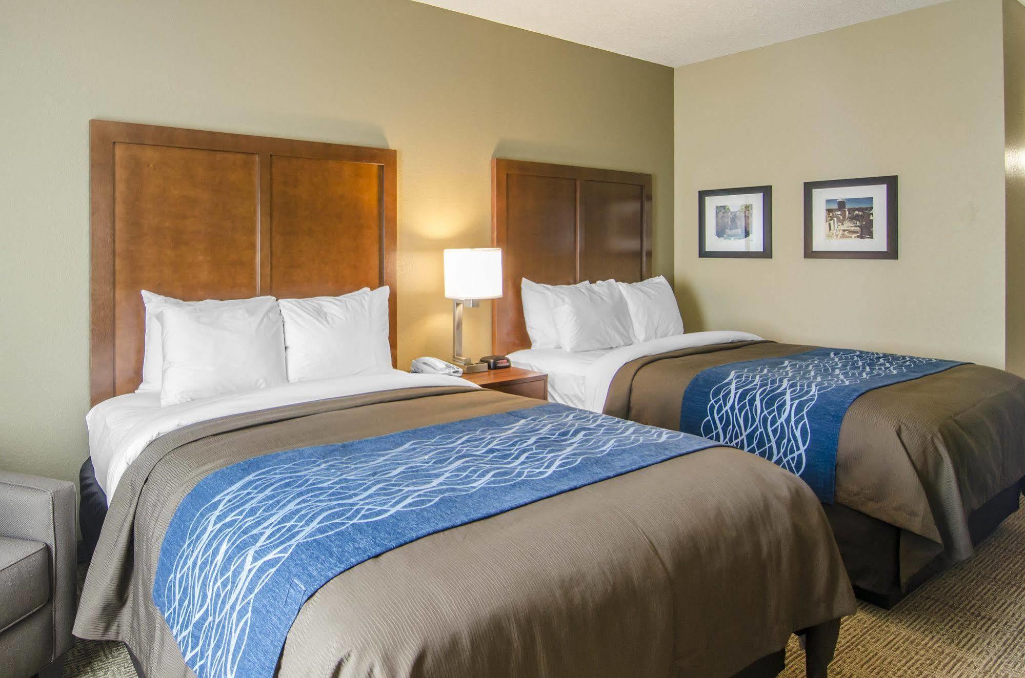 Comfort Inn & Suites Lynchburg Airport - University Area Bagian luar foto